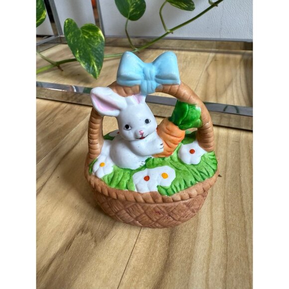 Ceramic Easter bunny basket with lid - Picture 1 of 6